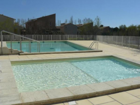 LE PETIT BONHEUR - APPART - PISCINE PARTAGEE - Proche d'Avignon